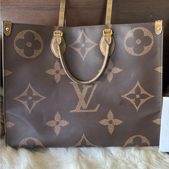 Louis Vuitton OnTheGo GM Reverse Monogram - Picture 2 of 14